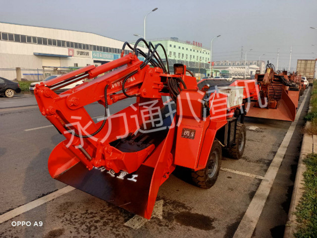 640扒渣機.jpg 640扒渣機.jpg